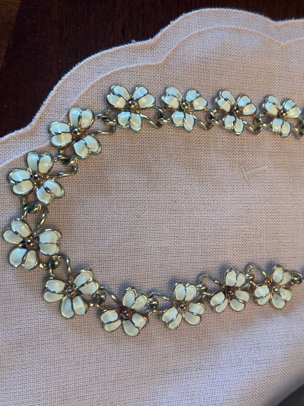 Vintage Coro Signed Floral White Enamel Daisy Choker - Picture 5 of 5